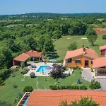 Gorgeous In * Muntic