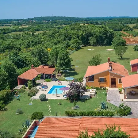 Stunning In * Muntić